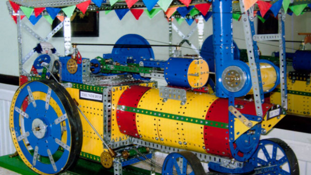 Thunderer - meccano model of a steam tractor engine