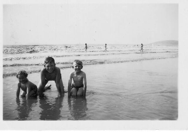 Gerry with his brothers c1953